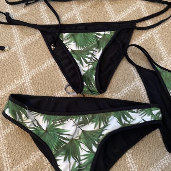 Wildfox bikini - Picture 3 of 3